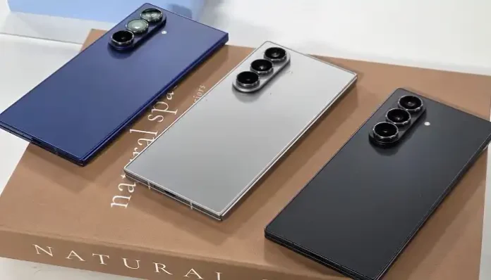 Samsung Galaxy Z Fold 7 tersedia dalam pilihan warna Blue Shadow, Jet Black, dan Silver Shadow. Serta satu warna eksklusif untuk pembelian online yakni Mint. (KOMPAS.com/YUDHA PRATOMO)