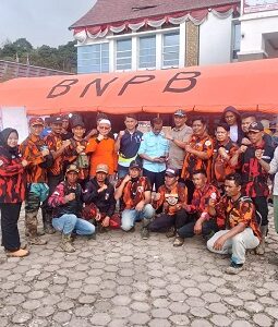 Peduli Korban Galodo, Pemuda Pancasila Kabupaten Solok Gelar Gotong Royong Bersihkan Rumah Warga di Batang Barus