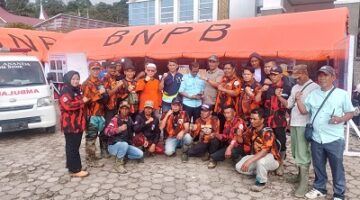 Peduli Korban Galodo, Pemuda Pancasila Kabupaten Solok Gelar Gotong Royong Bersihkan Rumah Warga di Batang Barus
