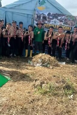 H. Mustafa Apresiasi Kepedulian Pramuka MTsN 2 Solok untuk Korban Galodo.