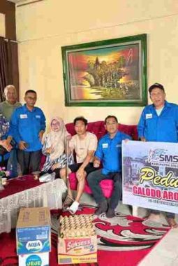 Galodo Arosuka, Duka Kita Bersama: Riswan Jaya, SH Turun Salurkan Bantuan.