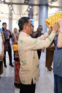 Gubernur Anwar Hafid Sambut Dubes Rusia di Bandara Palu, Jajaki Kerja Sama Investasi dan Pendidikan