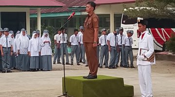 Kadis Dukcapil Romi Hendrawan Bekali Pelajar Pentingnya Identitas dan Dokumen Kependudukan.