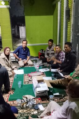 Babin Kantibmas Hadiri Rapat, Pemilihan RT/RW Kelurahan Ibuh Siap Berjalan Lancar