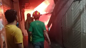 Kebakaran Melanda Pasar Blok Timur Los Batiah Payakumbuh, 24 Kios Terbakar