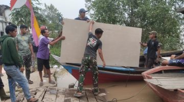 Wujudkan Impian Warga Memiliki Rumah Layak, Prajurit Kodim 0314/Inhil dan Masyarakat Bahu-Membahu Bangun RTLH di TMMD ke-130