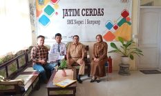 Siswa SMKN 1 Sampang Terima Pencairan Klaim Asuransi Kecelakaan Diri Siswa Dari PT Artarindo