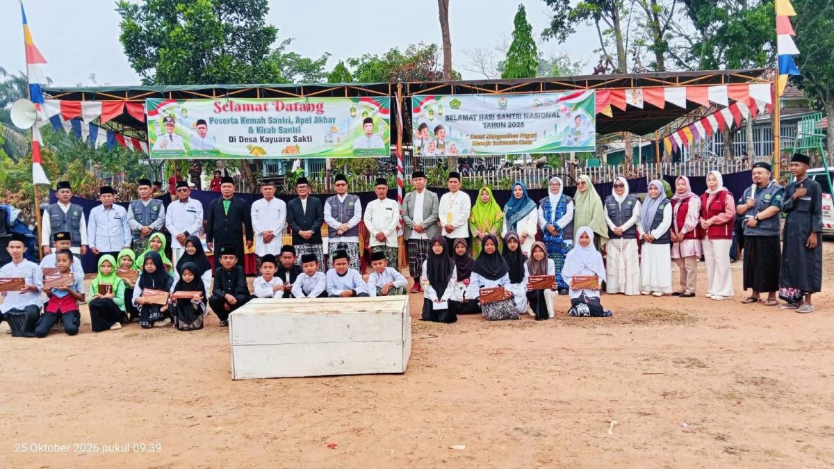 Ribuan para santri padati lapangan bola kaki desa kayu ara sakti