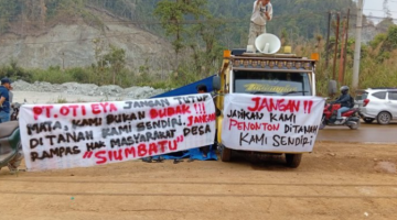 Warga Siumbatu Segel Kantor PT Oti Eya/PT Tri Nusantara, Tuntut Keterlibatan Kontraktor Lokal