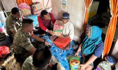 JUMAT BERKAH, KORAMIL 06 KATEMAN DI BAWAH PIMPINAN KAPTEN INF AGUSTURAHIM TEBAR KEPEDULIAN