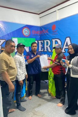 Ketua PC FSP KEP SPSI Kabupaten Solok dan Ketua PD Sumbar Serahkan SK PUK Lembah Gumanti kepada Akmaldi